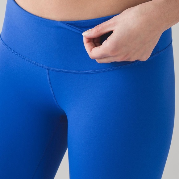 lululemon athletica Pants - Rare blue Lululemon Wunder Under Crop III (21")Cerulean Blue